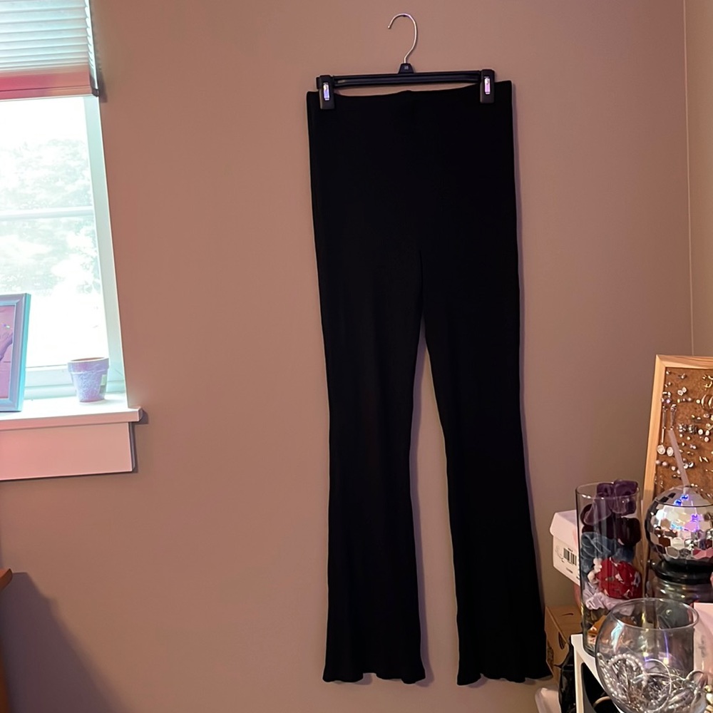 H & M black ribbed flares leggings size M